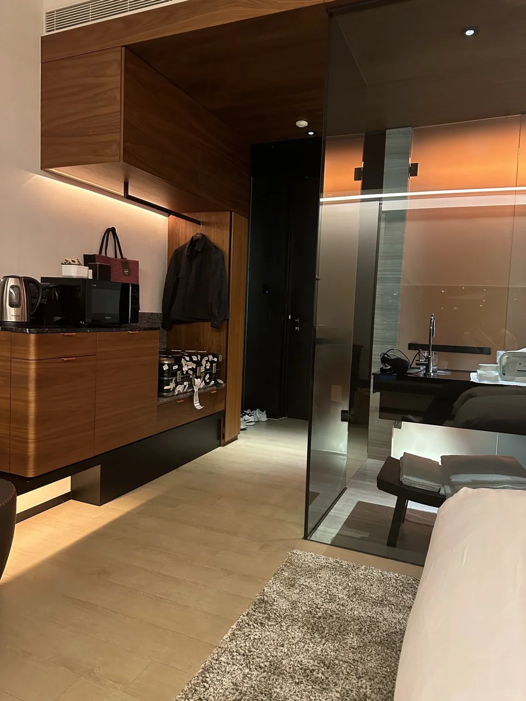 Hong kong-East Hotel Hong Kong, subway station downstairs, electronic facilities throughout the house