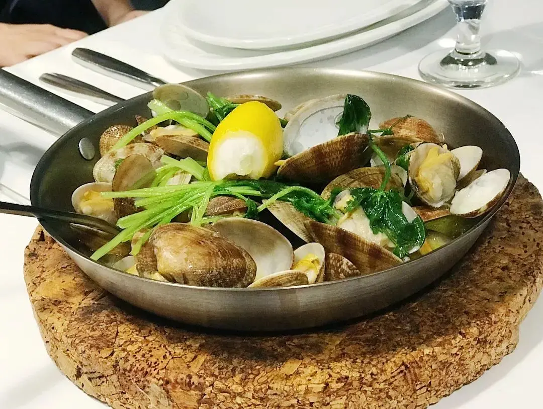 Macao-Macau travel guide for eating, drinking and having fun without gambling or visiting the Ruins of St. Paul's