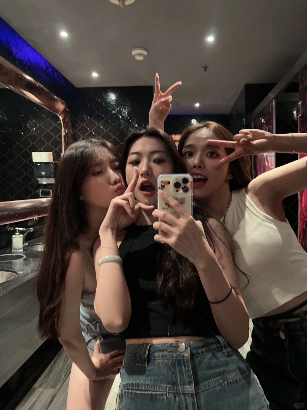 Macao-Paraclub Macau Bar, free for girls on Friday, Saturday and Sunday, pineapple one is delicious