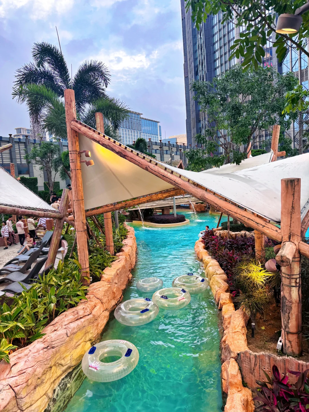 Macao-Macau Water Park Dj party StudioCityWater, many handsome men and beautiful women