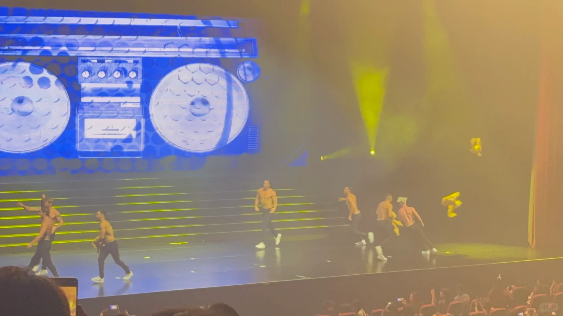Macao-Don't go to Macau to listen to thunder from down under, otherwise your voice will be hoarse.