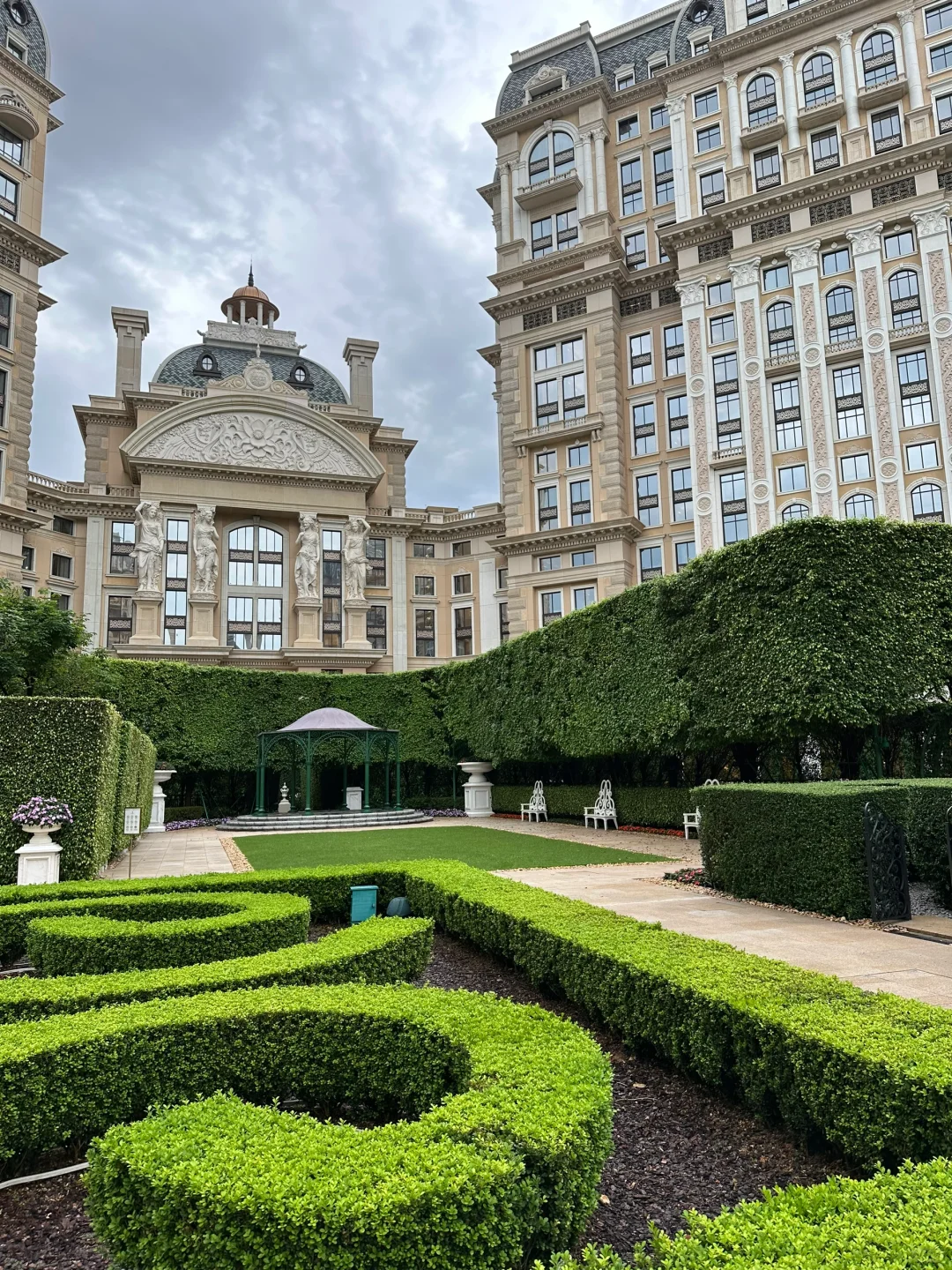 Macao-Stay at Grand Lisboa Hotel in Macau and experience the princess's return home