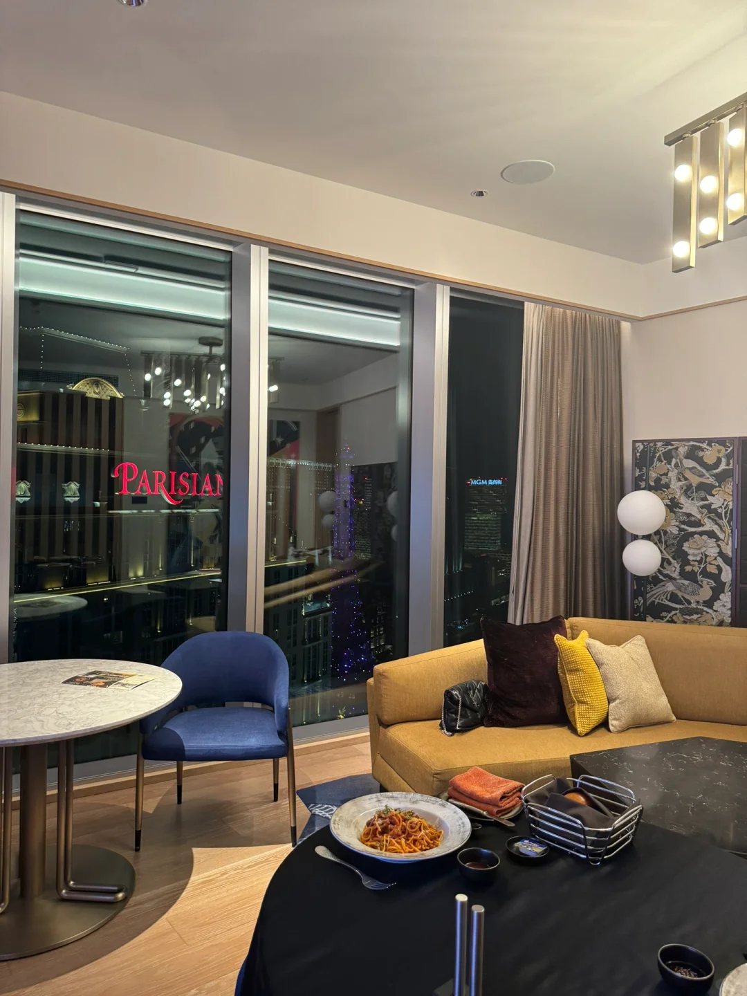 Macao-W Hotel Macau offers free suite upgrades for members, gaming and shopping malls