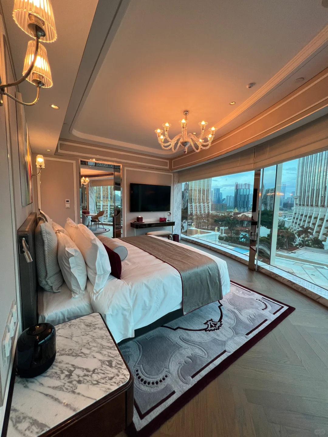 Macao-Raffles Hotel Macau, such a beautiful hotel that you don’t want to leave