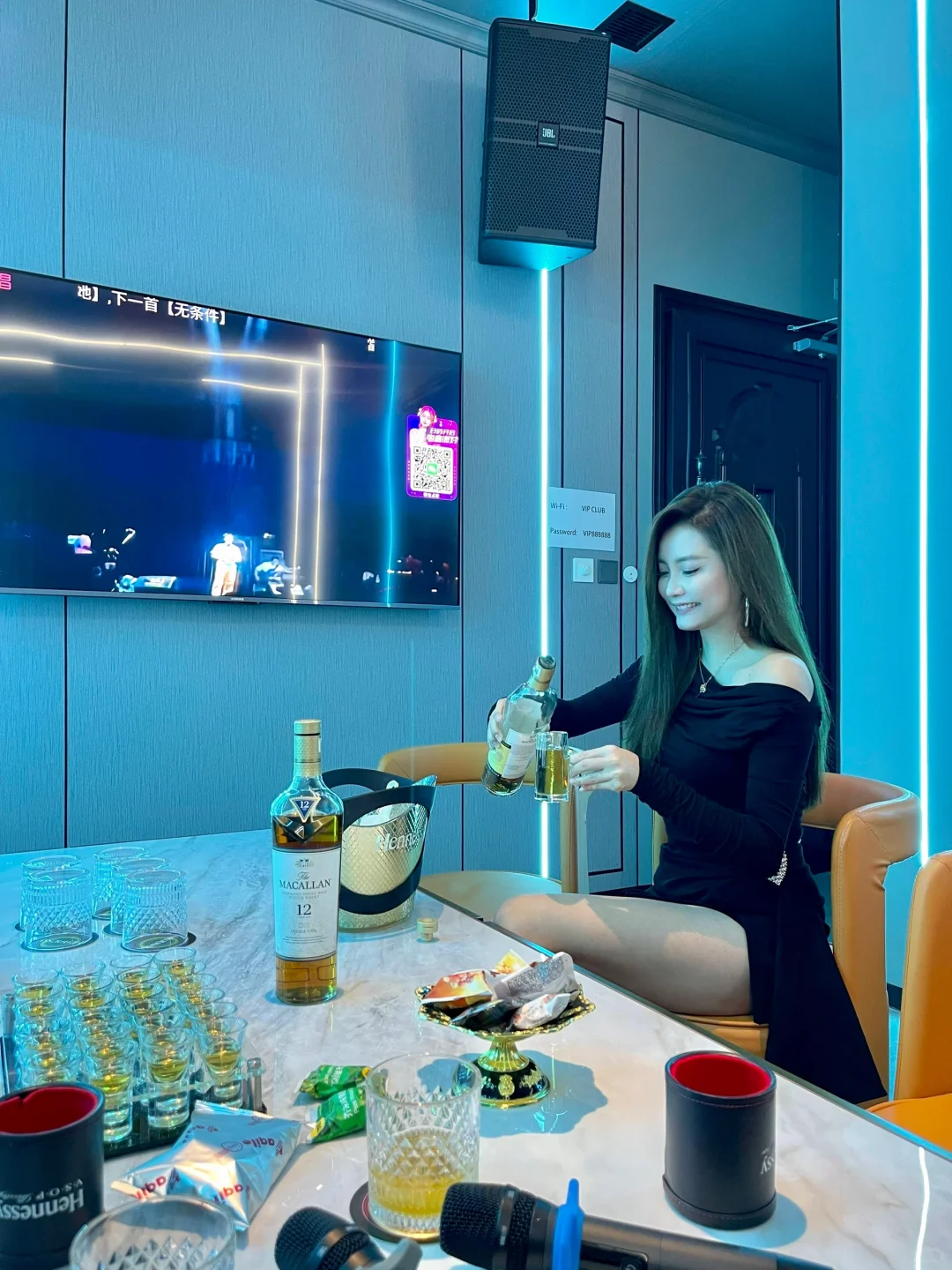 Macao-Macau Dynasty VIP Club's new KTV, there are beautiful girls playing games with you