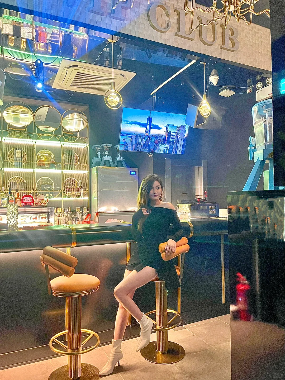 Macao-Macau Dynasty VIP Club's new KTV, there are beautiful girls playing games with you