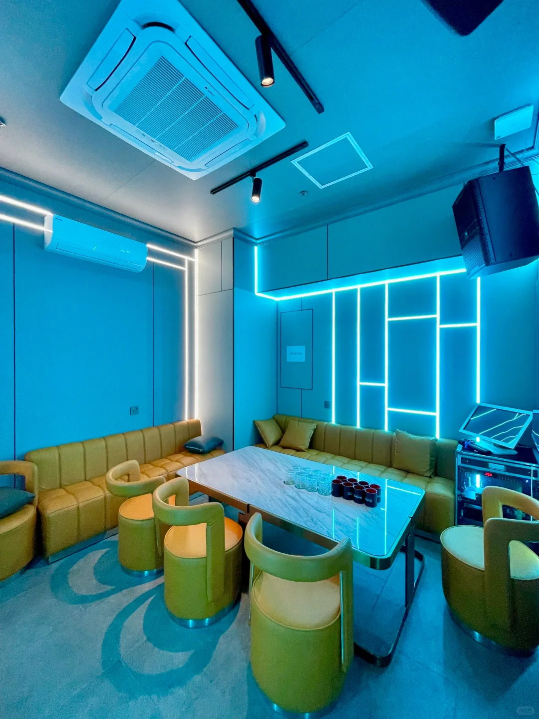 Macao-Macau Dynasty VIP Club's new KTV, there are beautiful girls playing games with you