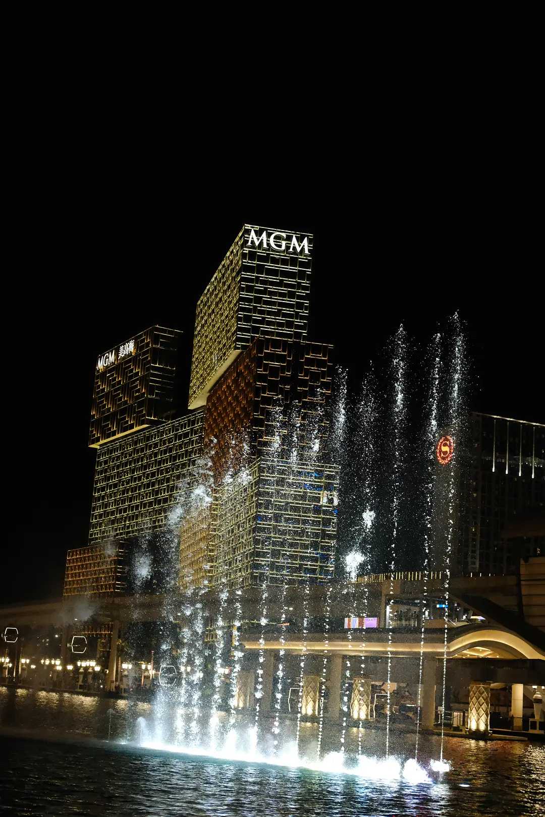 Macao-Colorful Dreams: An Extreme One-Day Tour in Macau
