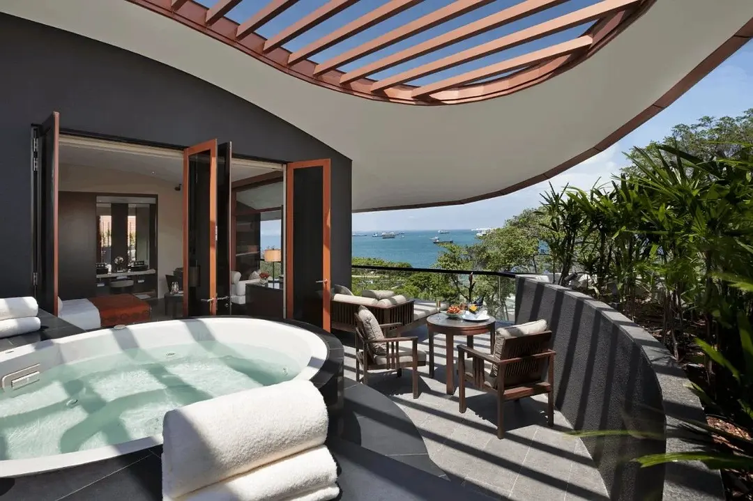 Singapore-Here are 10 hotels in Singapore that feel like a vacation destination, each with its own unique features
