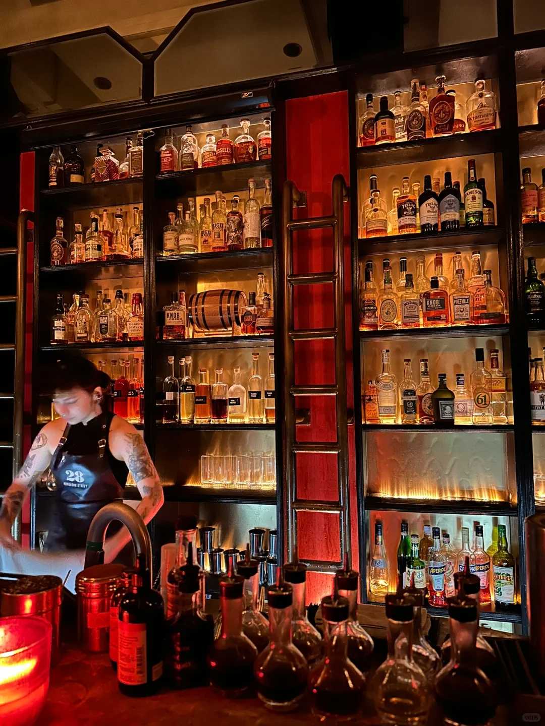 Singapore-28 Club is worthy of being the 24th ranked bar in Asia! It has a great atmosphere!