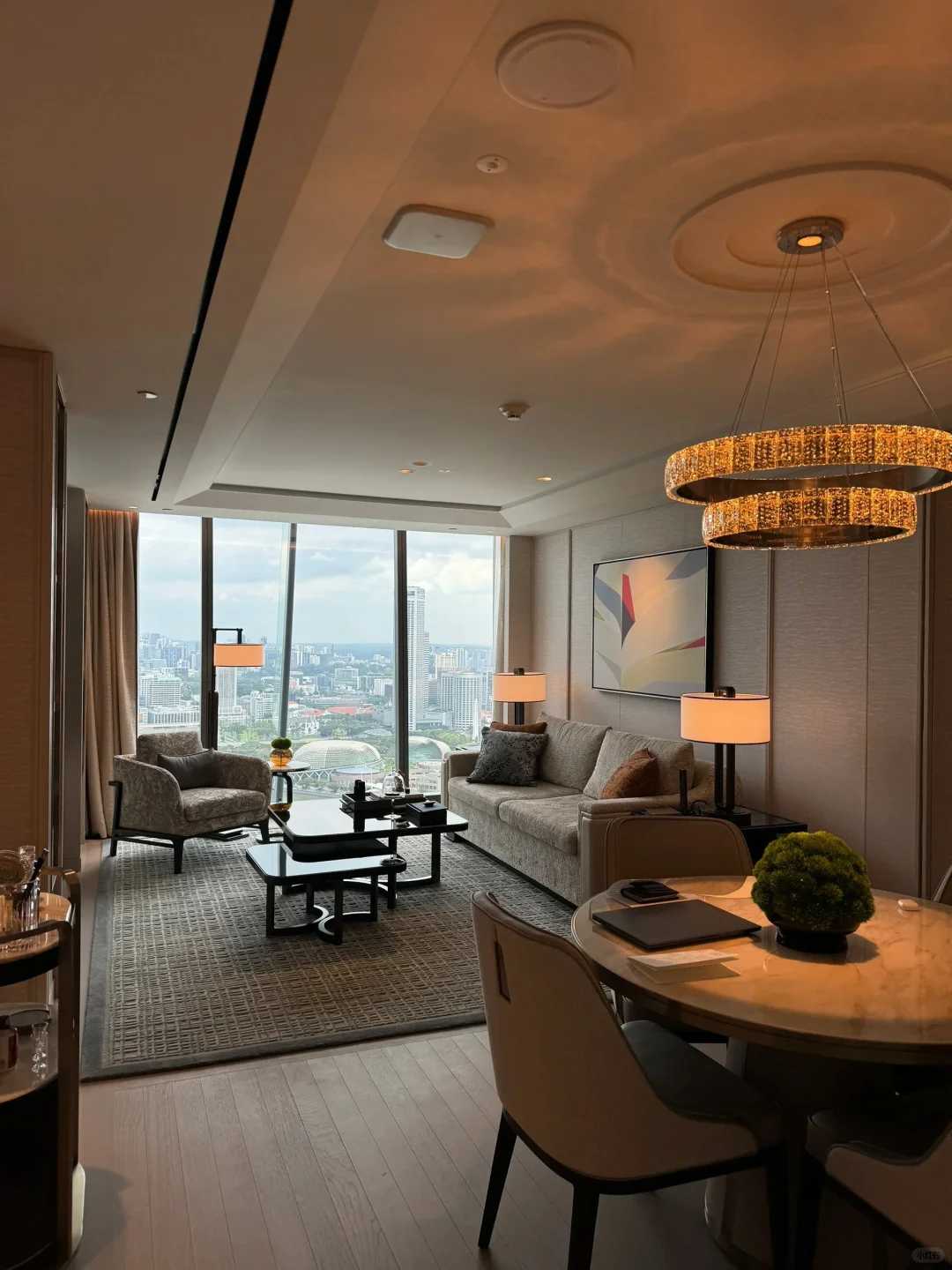 Singapore-The Singapore Sands Hotel soars into the sky, with an infinity pool in the city sky garden