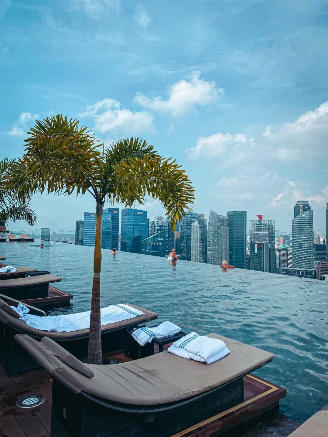 Singapore-The Singapore Sands Hotel soars into the sky, with an infinity pool in the city sky garden