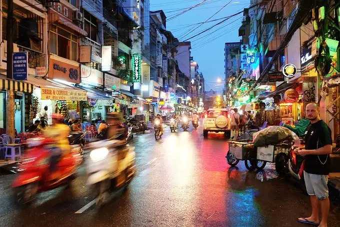 Ho Chi Minh-Ho Chi Minh City Hall, Notre Dame Cathedral, Central Post Office, Reunification Palace, Pham Ngu Lao Street 5 must-see places