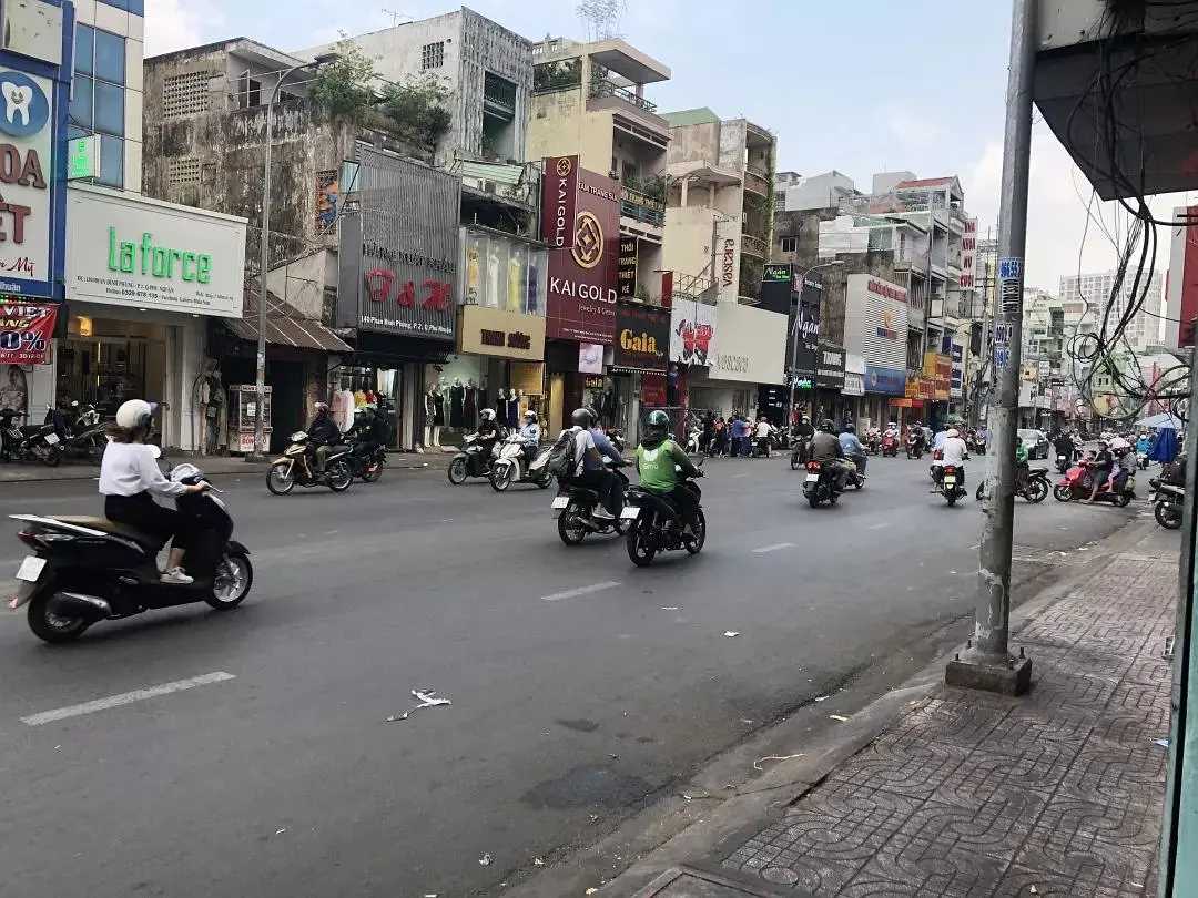 Ho Chi Minh-It is the Saigon described by Marguerite Duras, with baguettes and pho on the street, a simple but beautiful city
