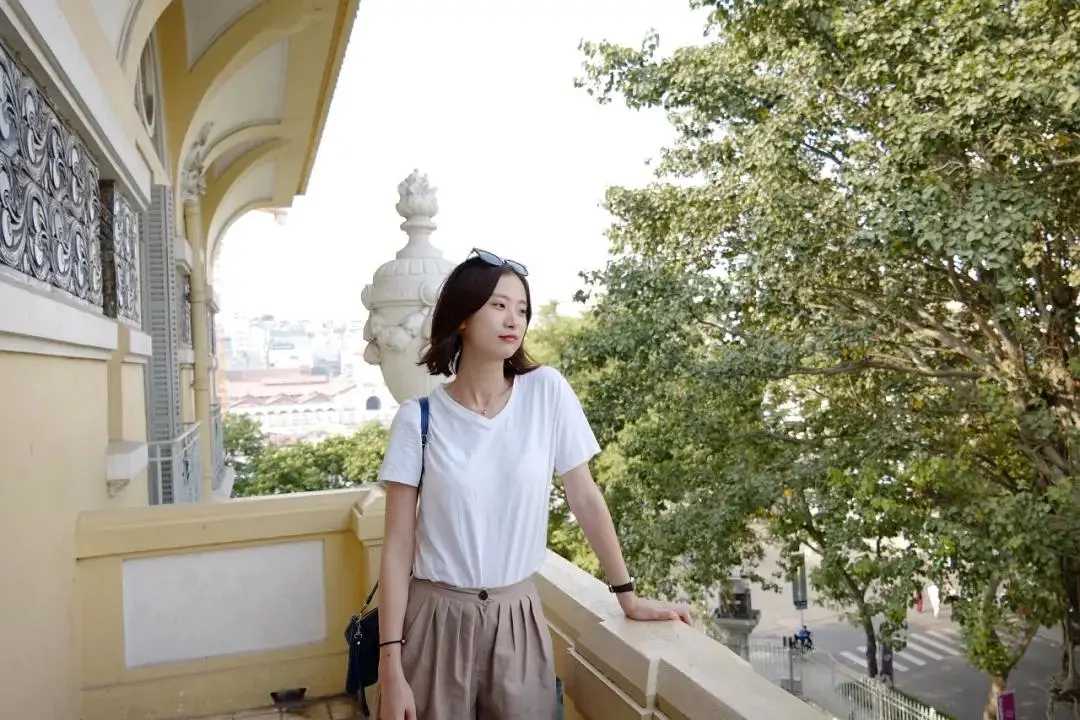 Ho Chi Minh-It is the Saigon described by Marguerite Duras, with baguettes and pho on the street, a simple but beautiful city