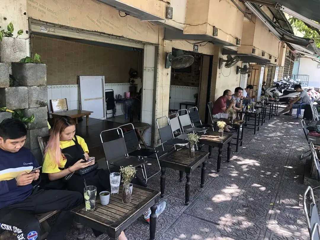 Ho Chi Minh-It is the Saigon described by Marguerite Duras, with baguettes and pho on the street, a simple but beautiful city
