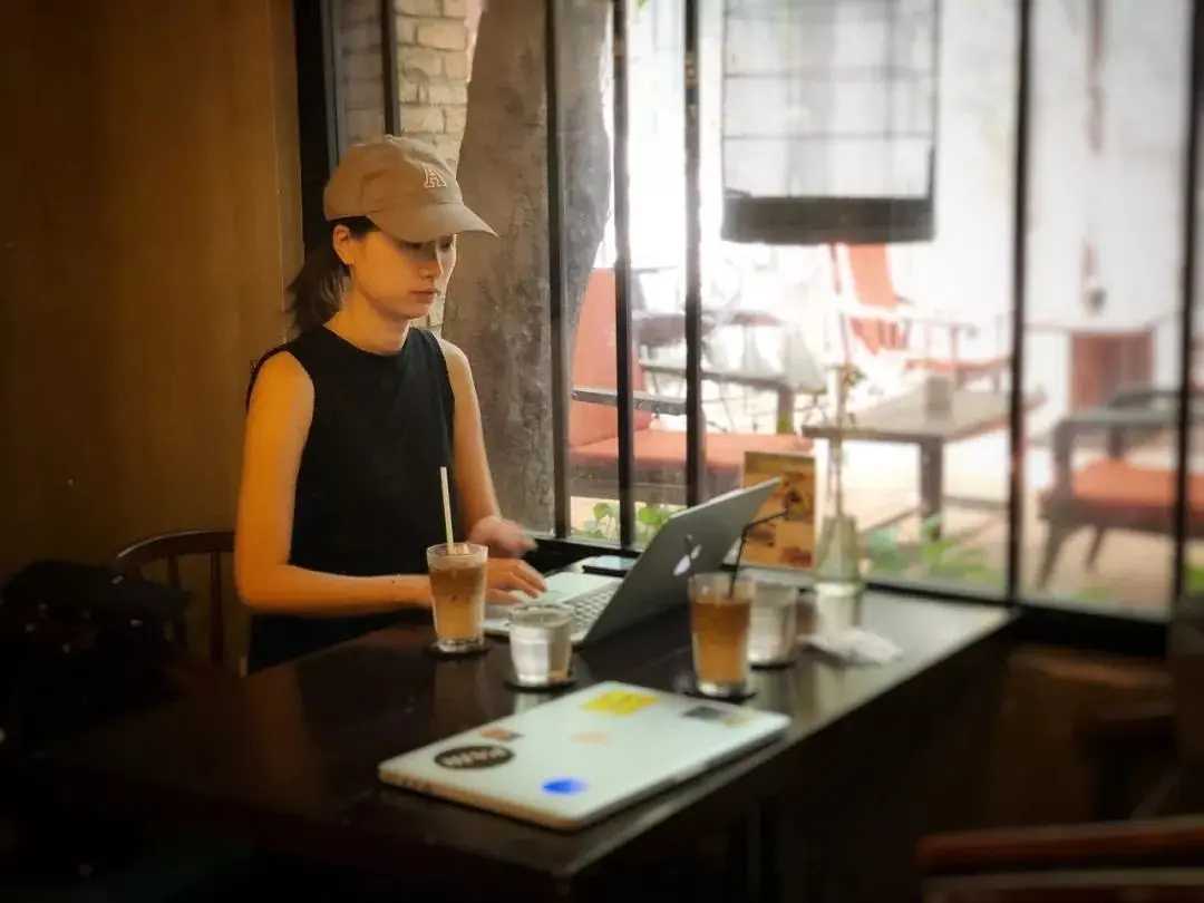 Ho Chi Minh-It is the Saigon described by Marguerite Duras, with baguettes and pho on the street, a simple but beautiful city