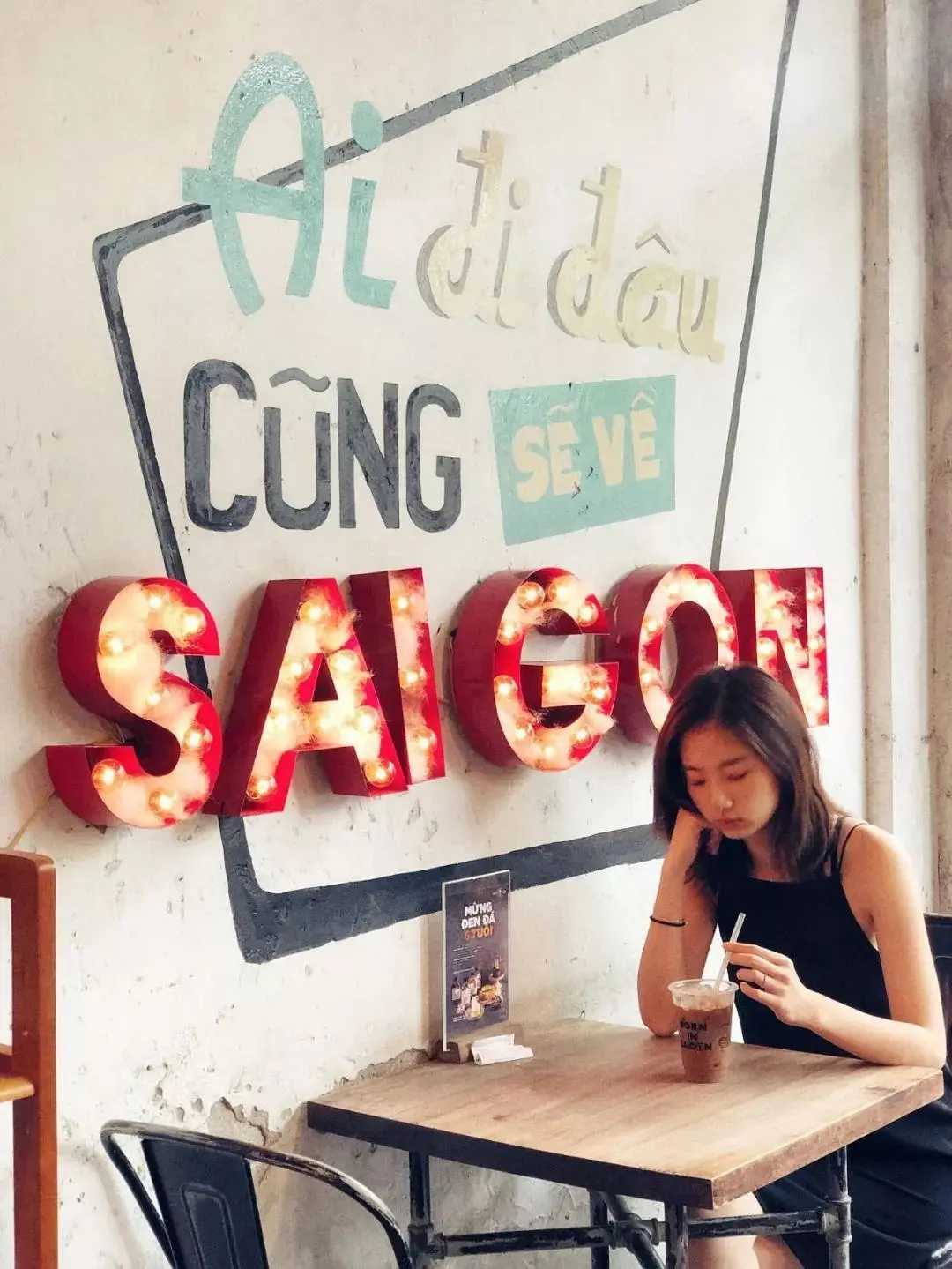 Ho Chi Minh-It is the Saigon described by Marguerite Duras, with baguettes and pho on the street, a simple but beautiful city