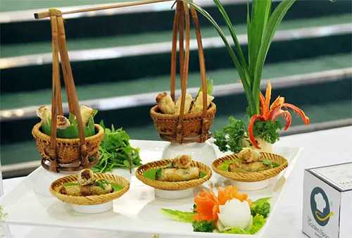 Hanoi-Lu Wang's roasted fish sashimi, stewed duck with human face fruit, rice noodle soup, West Lake shrimp cake, Kuigu fish soup, glutinous rice cake with meat, flat rice cake, betel nut flower sweet soup