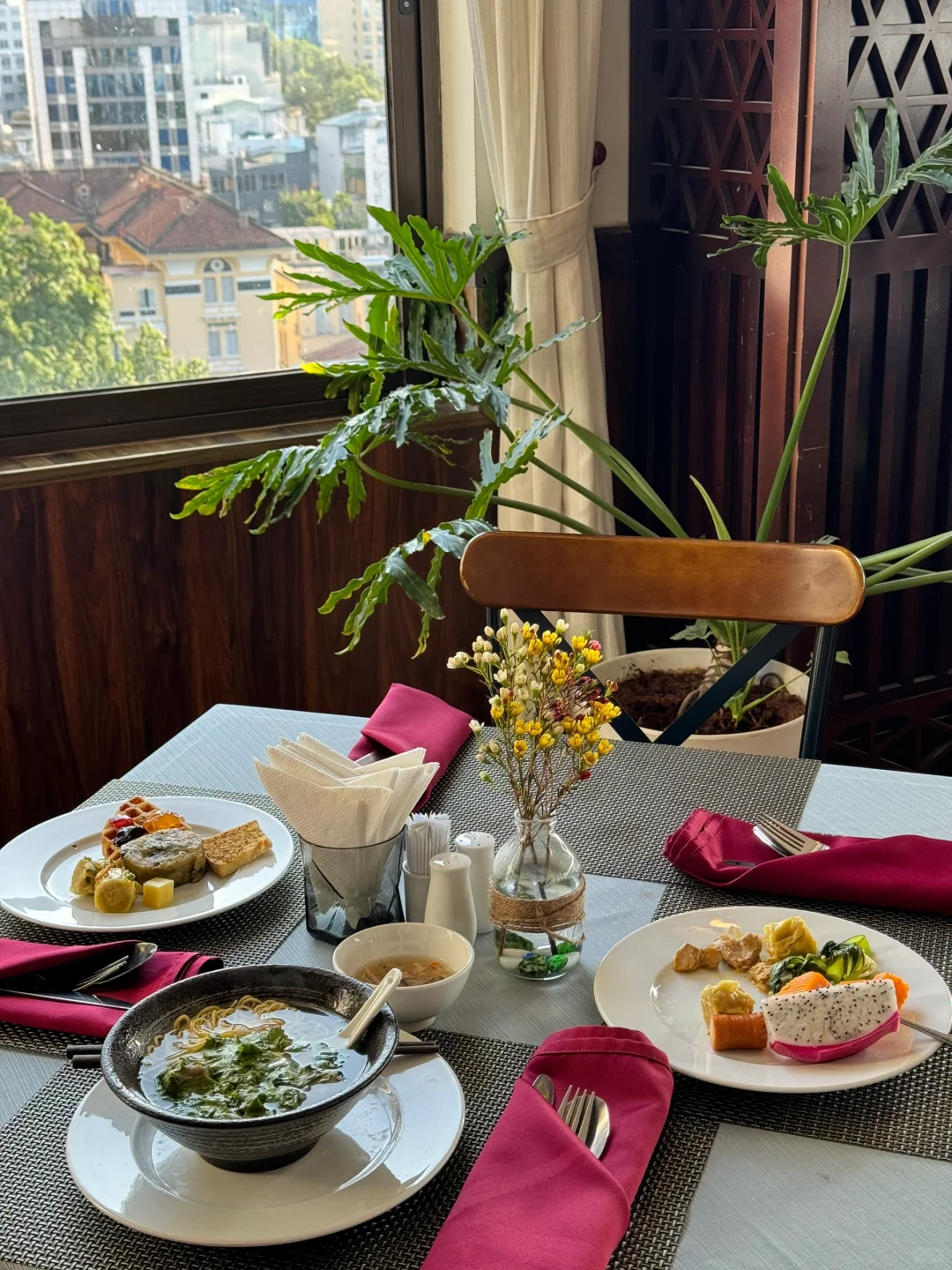 Ho Chi Minh-Staying at Happy Life Grand Hotel & Bar in the center of Ho Chi Minh City, Vietnam