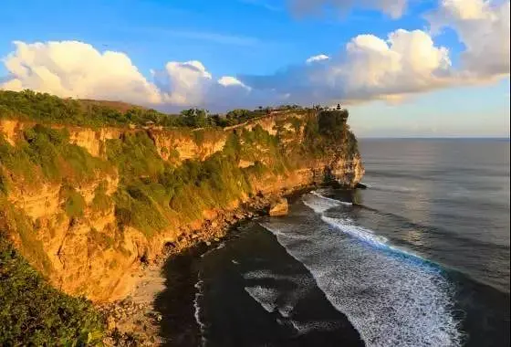 Bali-Tanah Lot Temple, Lover's Cliff, Kuta Beach, Kuta Foreigner Street. Top 4 recommended tourist attractions in Bali