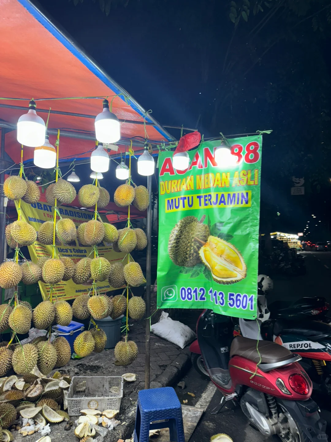 Jakarta-Eat street food in Raya Mangga Besar in Jakarta, including durian fried rice and mangosteen