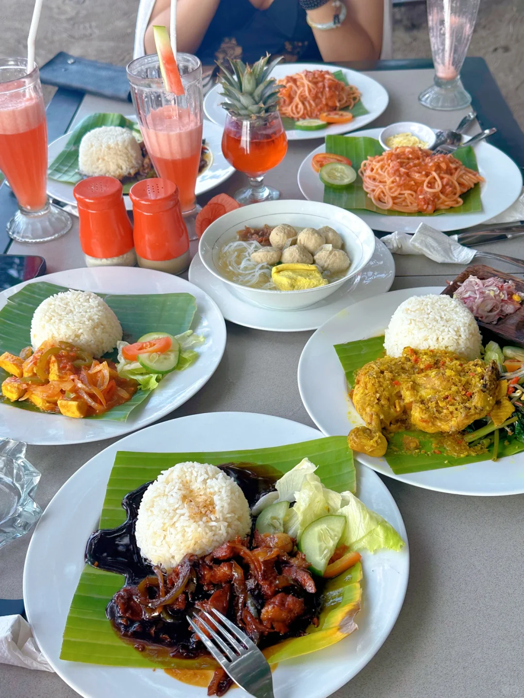 Jakarta-Remboelan, malio gelato, Tis cafe, Warung Nia. Four restaurants recommended in Jakarta