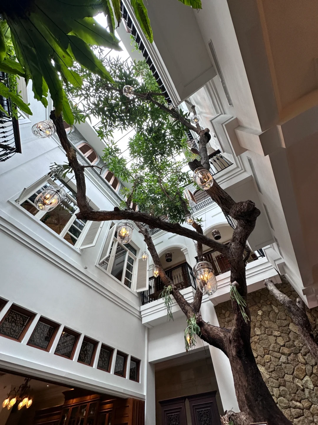 Jakarta-Plataran Menteng, Jakarta, a high-end Indonesian restaurant in a garden house