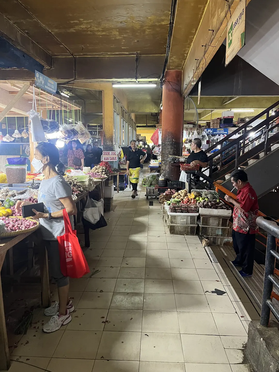 Jakarta-The vegetable market in Jakarta, Indonesia, deeply experience the daily life of local people