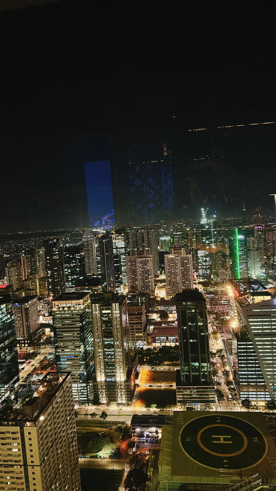 Manila/Luzon-The peak Grand Hyatt Hotel rooftop bar, overlooking the entire BGC city night view
