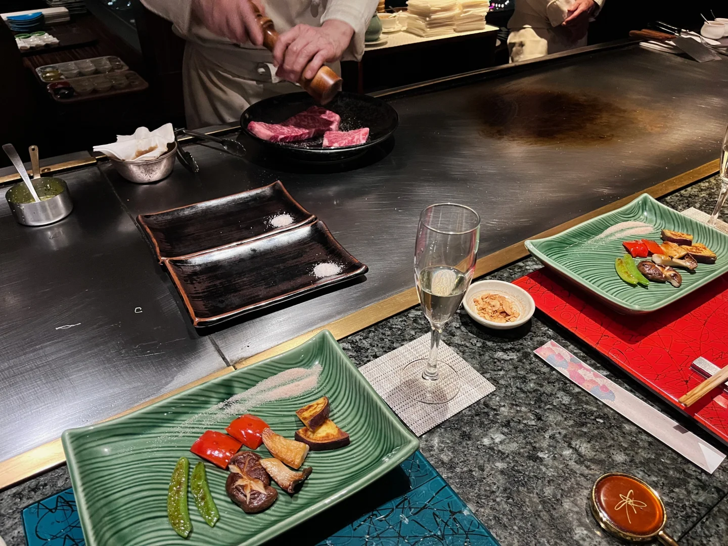 Tokyo-The teppanyaki restaurant on the 32nd floor of GINZA CRESTON has a really romantic night view of Tokyo