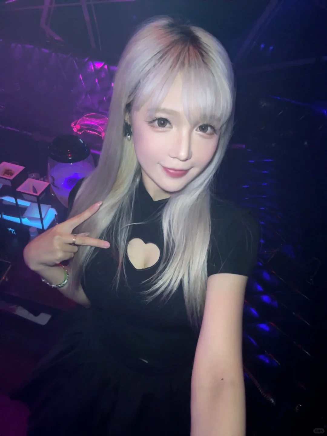 Tokyo-Shinjuku IP Bar, this is the club where beautiful girls should go, Hawaiian swimsuit beauties dancing