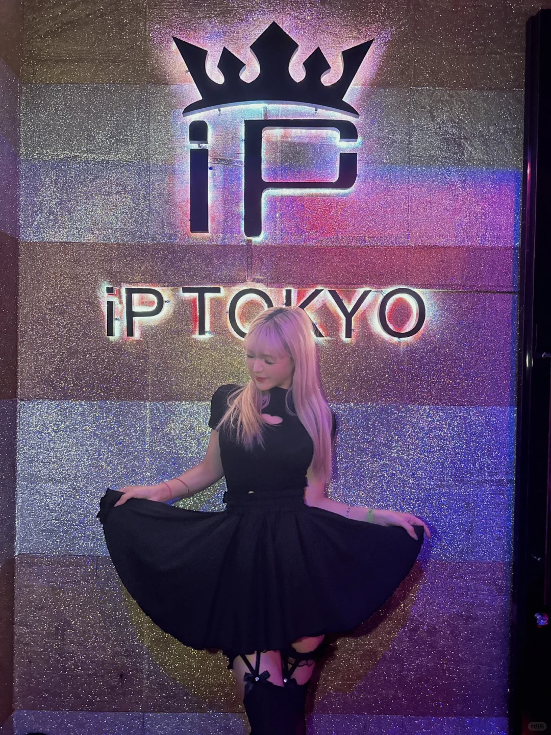 Tokyo-Shinjuku IP Bar, this is the club where beautiful girls should go, Hawaiian swimsuit beauties dancing