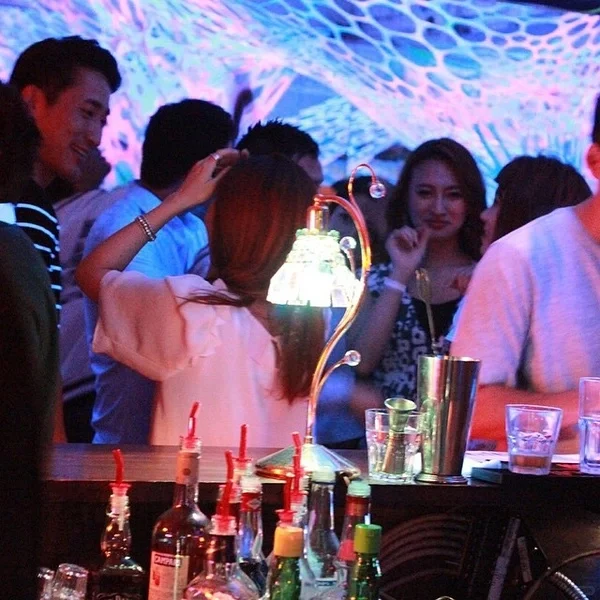 Tokyo-Tokyo nightclubs Roppongi ELE TOKYO clubs can accommodate up to 1,000 people, and girls are free