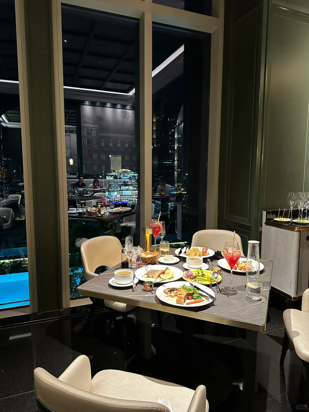 Bangkok-Grand Central Hotel The Surawongse, Bangkok, 28F Swimming pool + Rooftop bar