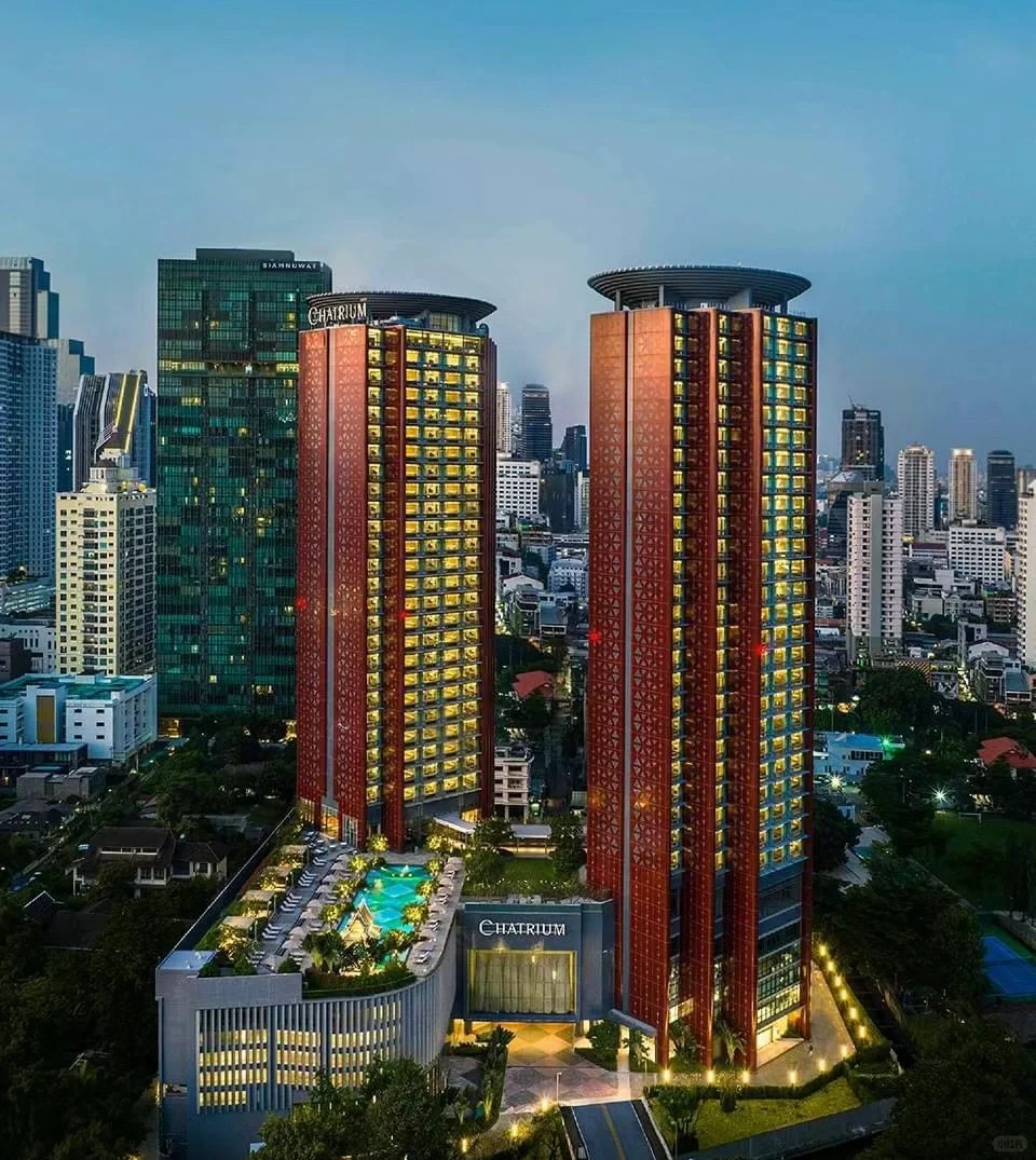 Bangkok-Next to the Erawan Shrine, Chatrium Hotel Bangkok, all mini bars are free