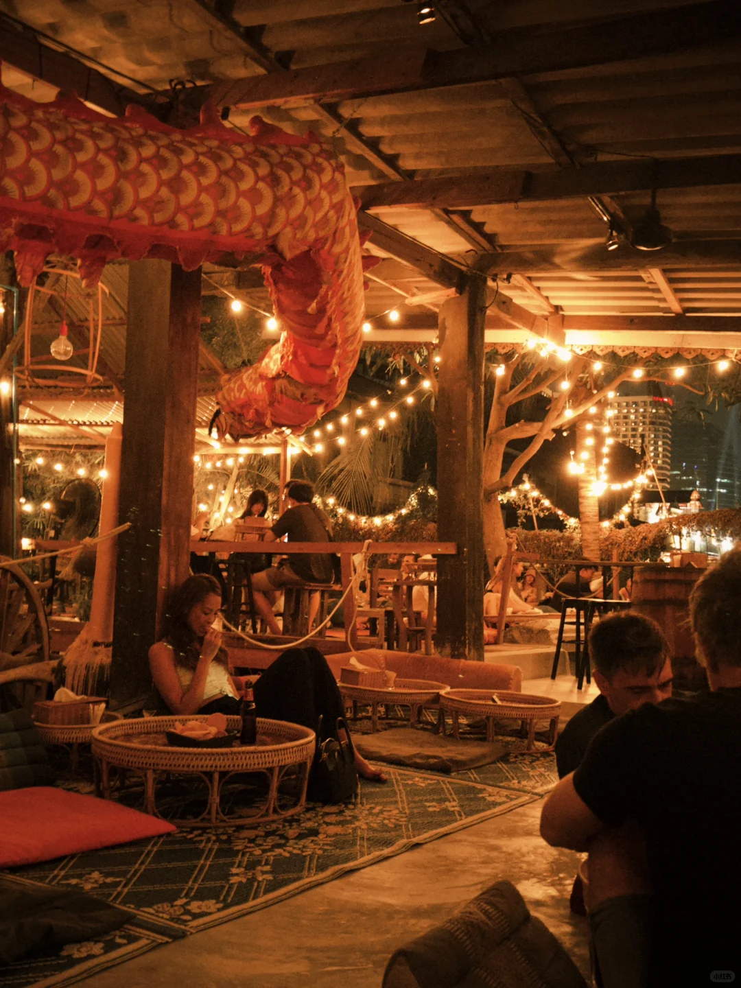Bangkok-Ban Rimnam Resturant (Talat Noi) on the Chao Phraya River in Bangkok, live band performance