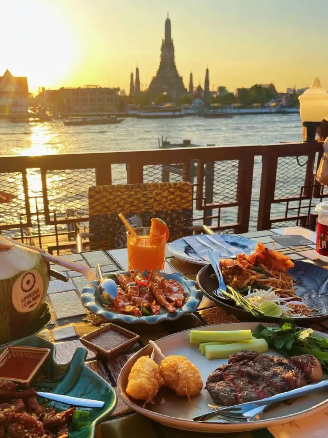 Bangkok-Supanniga Eating, a popular restaurant on the Chao Phraya River in Bangkok