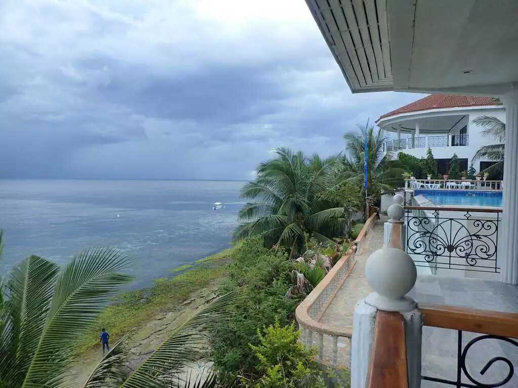 Manila/Luzon-Diving destinations: Free travel to Manila, Dumaguete, and Dauin, Philippines