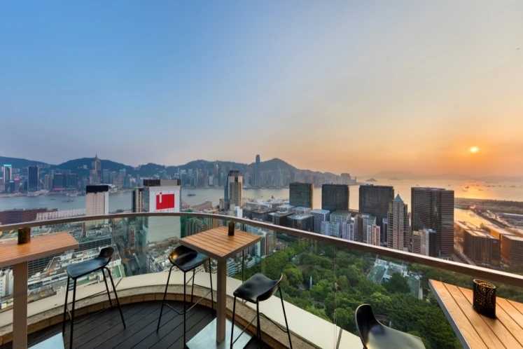 Hong kong-A great place for couples to date! 16 rooftop bars and open-air restaurants for high-altitude romance