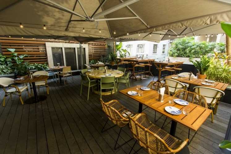 Hong kong-A great place for couples to date! 16 rooftop bars and open-air restaurants for high-altitude romance
