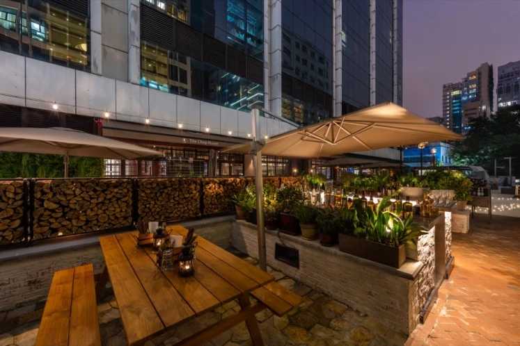 Hong kong-A great place for couples to date! 16 rooftop bars and open-air restaurants for high-altitude romance