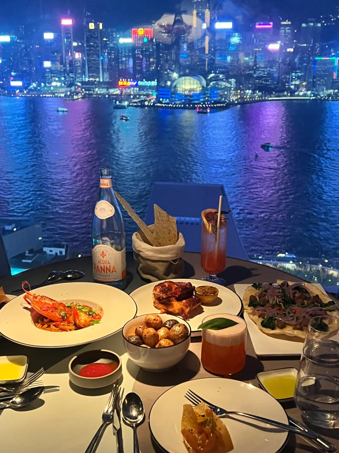Hong kong-Vista Italian Restaurant overlooking the night view of Victoria Harbour