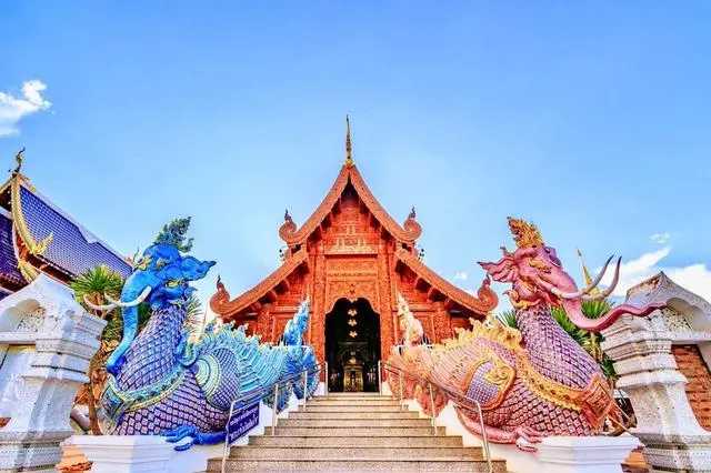 Pattaya-The luxurious life in Pattaya, Thailand, with bright lights and feasting every night, is this the kind of life you want?