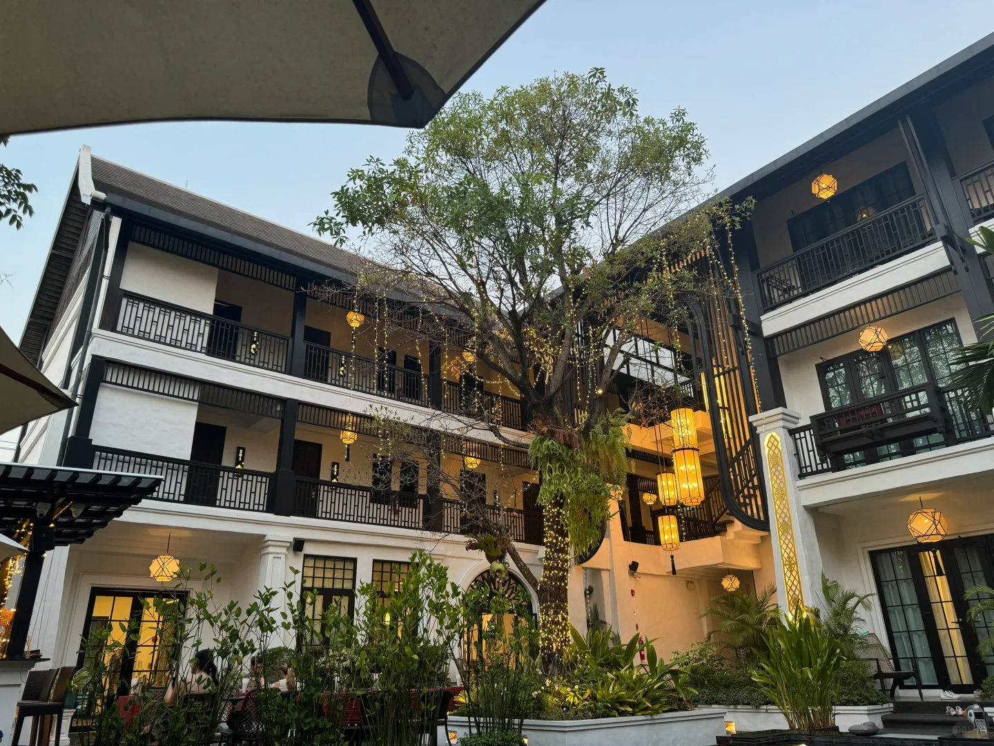 Chiang Mai-Comparison of stay experience between Aksara Heritage hotel and The earth hotel