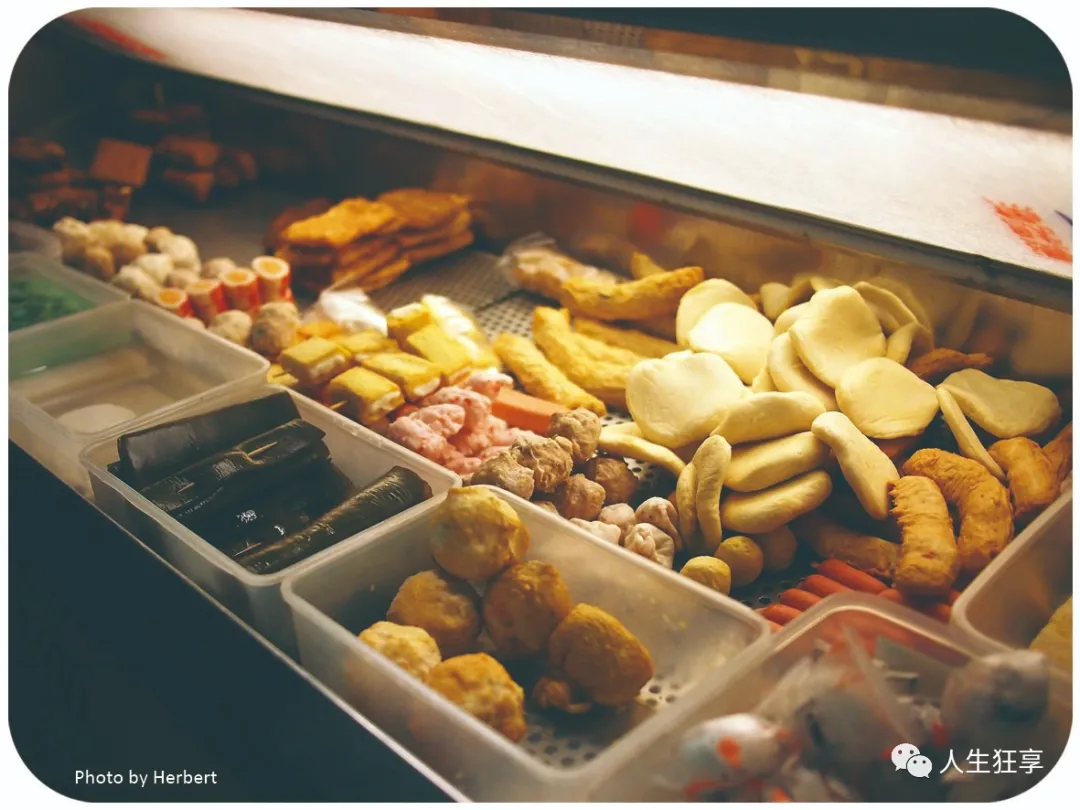Taiwan-Fried chicken, oyster noodles, stinky tofu. Taiwanese street food and marinated delicacies