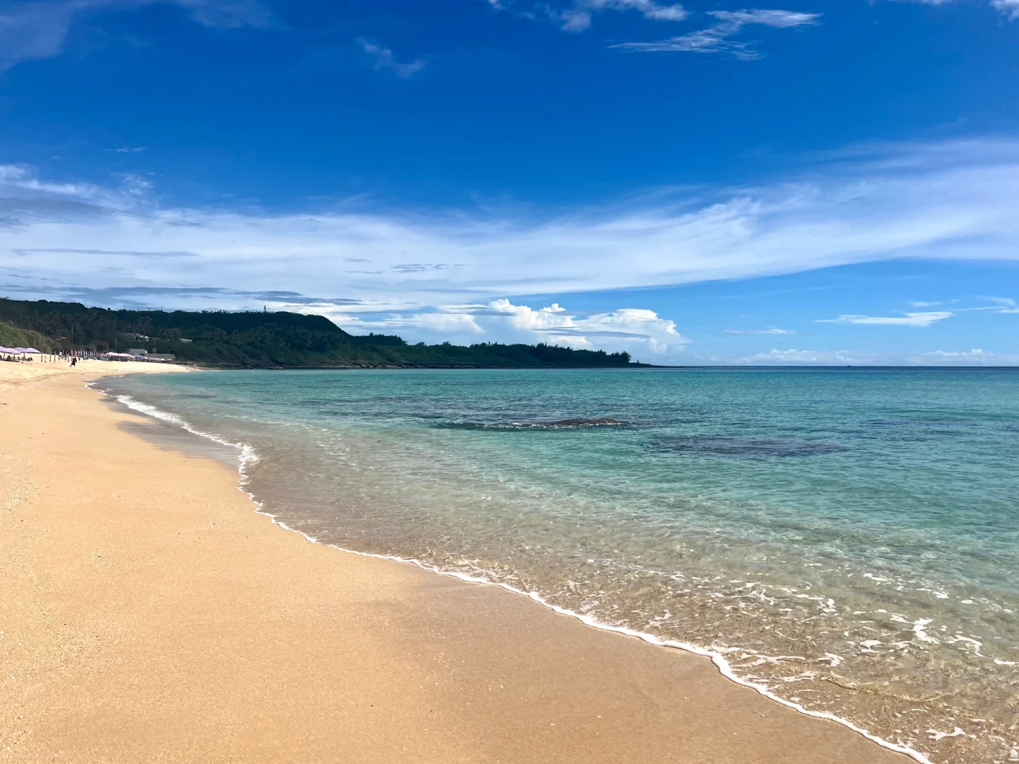 Taiwan-Look at the green grass and blue sky in Kenting, Taiwan, and feel the sea breeze hug you