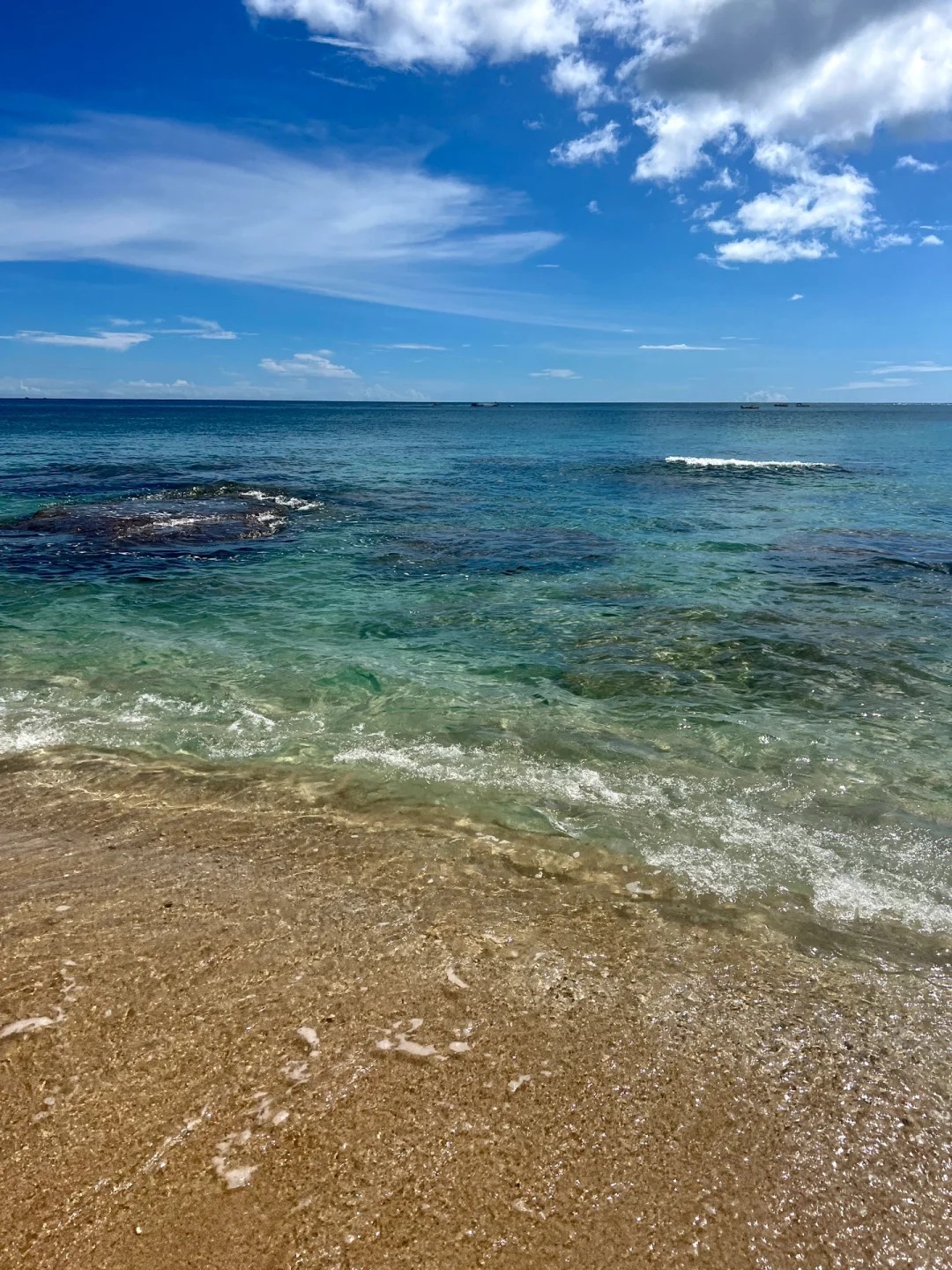 Taiwan-Look at the green grass and blue sky in Kenting, Taiwan, and feel the sea breeze hug you