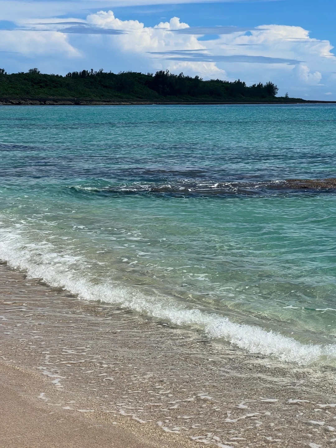 Taiwan-Look at the green grass and blue sky in Kenting, Taiwan, and feel the sea breeze hug you