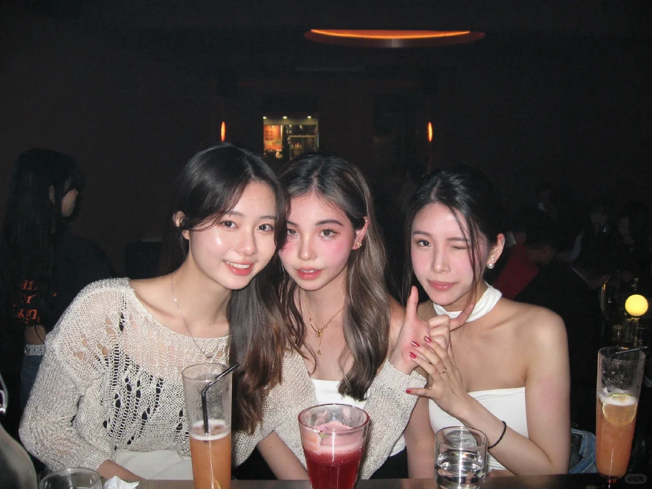 Taiwan-Taipei hookah bar/bar anti sleep club visit?, there are many beautiful girls drinking here